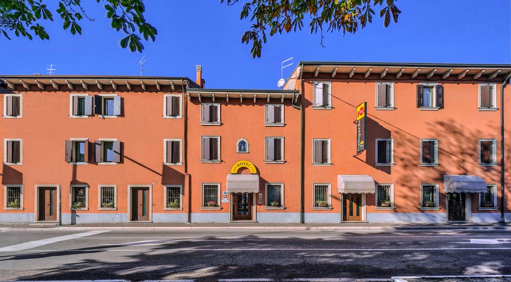 Book a cheap room in Hotel Gattopardo